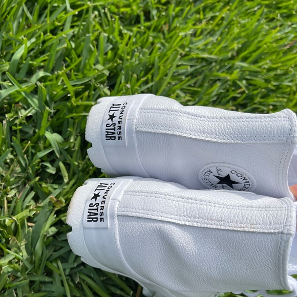 Chuck Taylor All Star Lugged
Leather women size 10.5 like new men’s 9 unisex - Picture 8 of 14